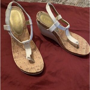 White thong sandal, wedge